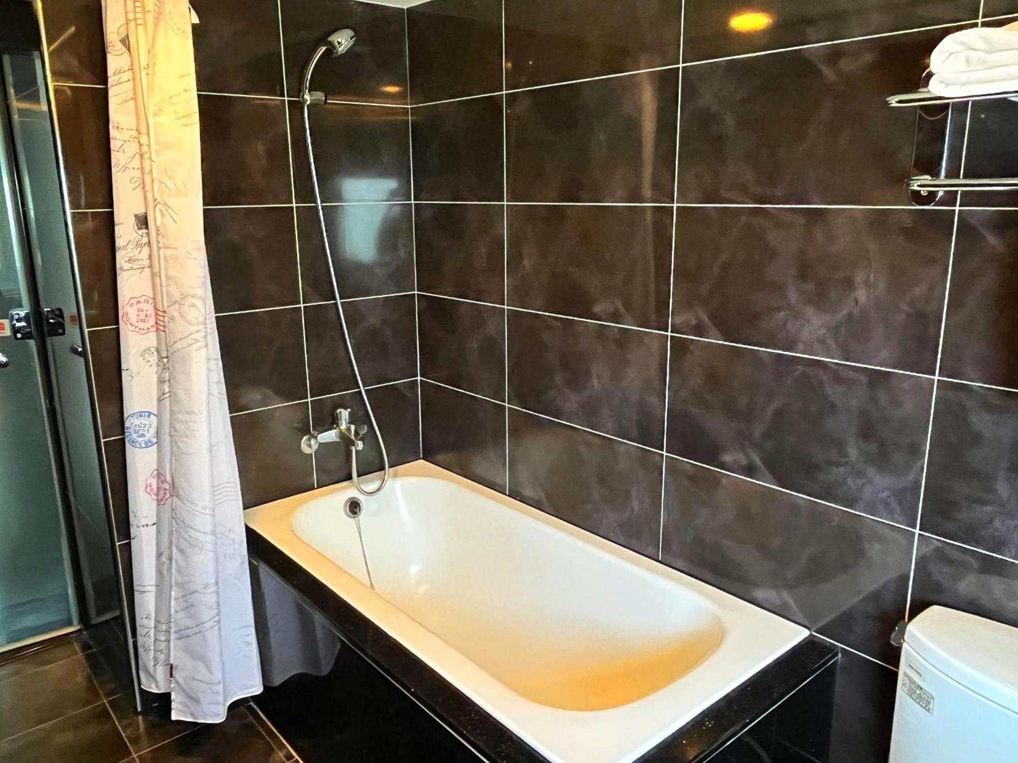 華麗大飯店ferrary Hotel Taipei Esterno foto